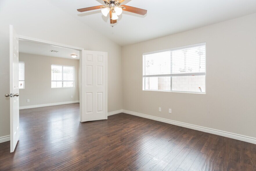 Building Photo - 4565 Savin Cir