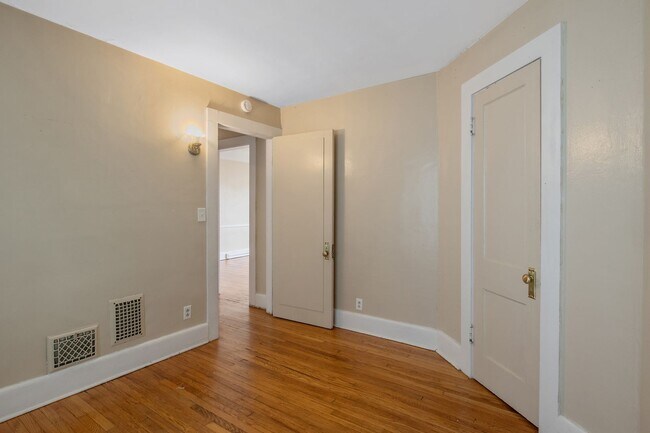 Building Photo - 519-521 Clarendon Street