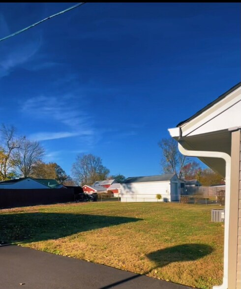 Building Photo - 5406 Sir Barton Rd