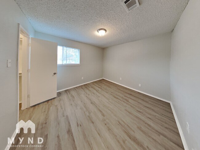 Building Photo - 6112 Birchhill Rd