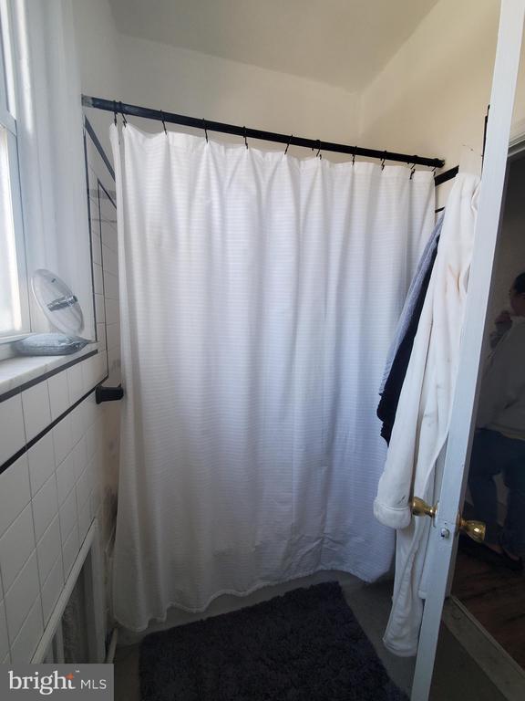 Building Photo - 4960 Chestnut St