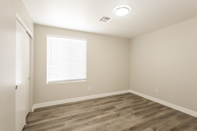 Building Photo - 523 Roberta Alecia Ave