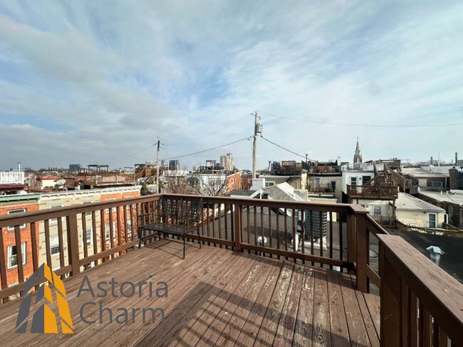 Building Photo - 3 Bedroom Home with Rooftop Views and Modern Finishes