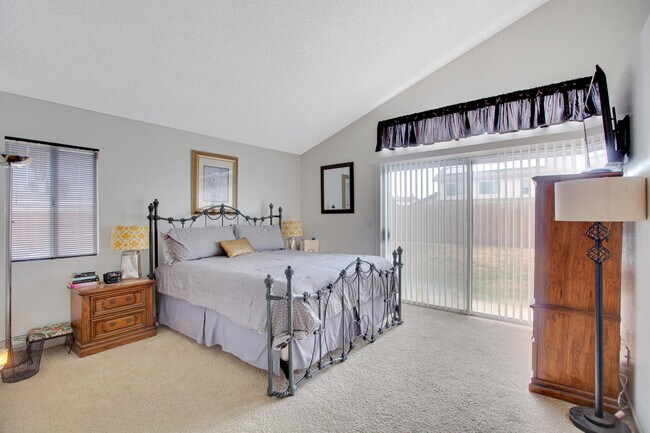 Building Photo - 39458 Chantilly Ln