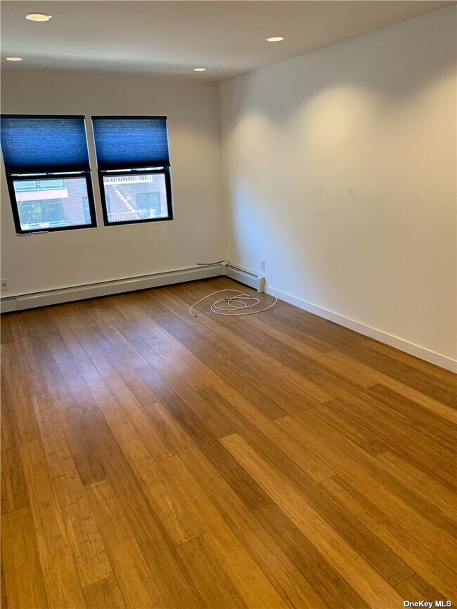 Building Photo - 87-24 52nd Ave