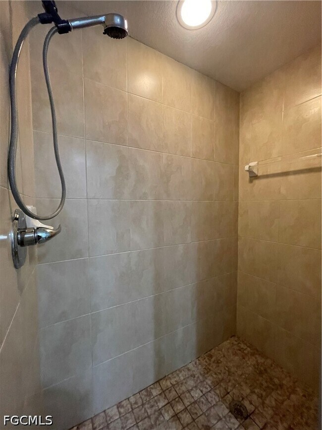 Building Photo - 8555 Bernwood Cove Loop