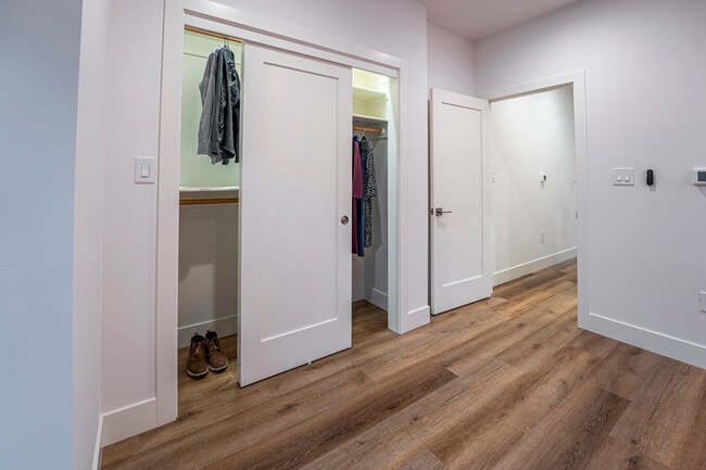 Building Photo - 1807 Powerhouse Alley