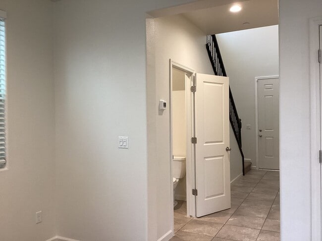 Building Photo - 6319 E Creek View Ln