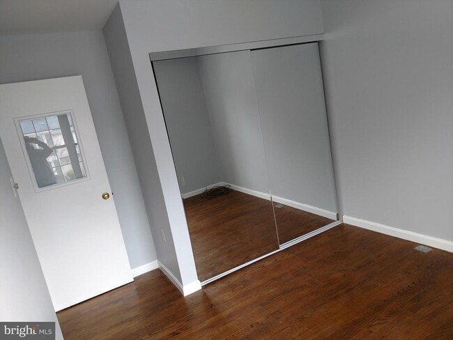 Building Photo - 15205 Streamside Ct