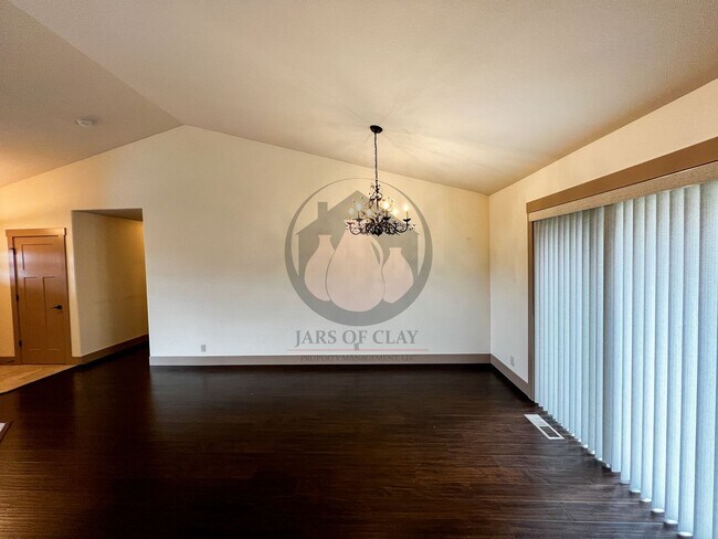 Building Photo - Beautiful South Salem Home - MOVE IN READY!