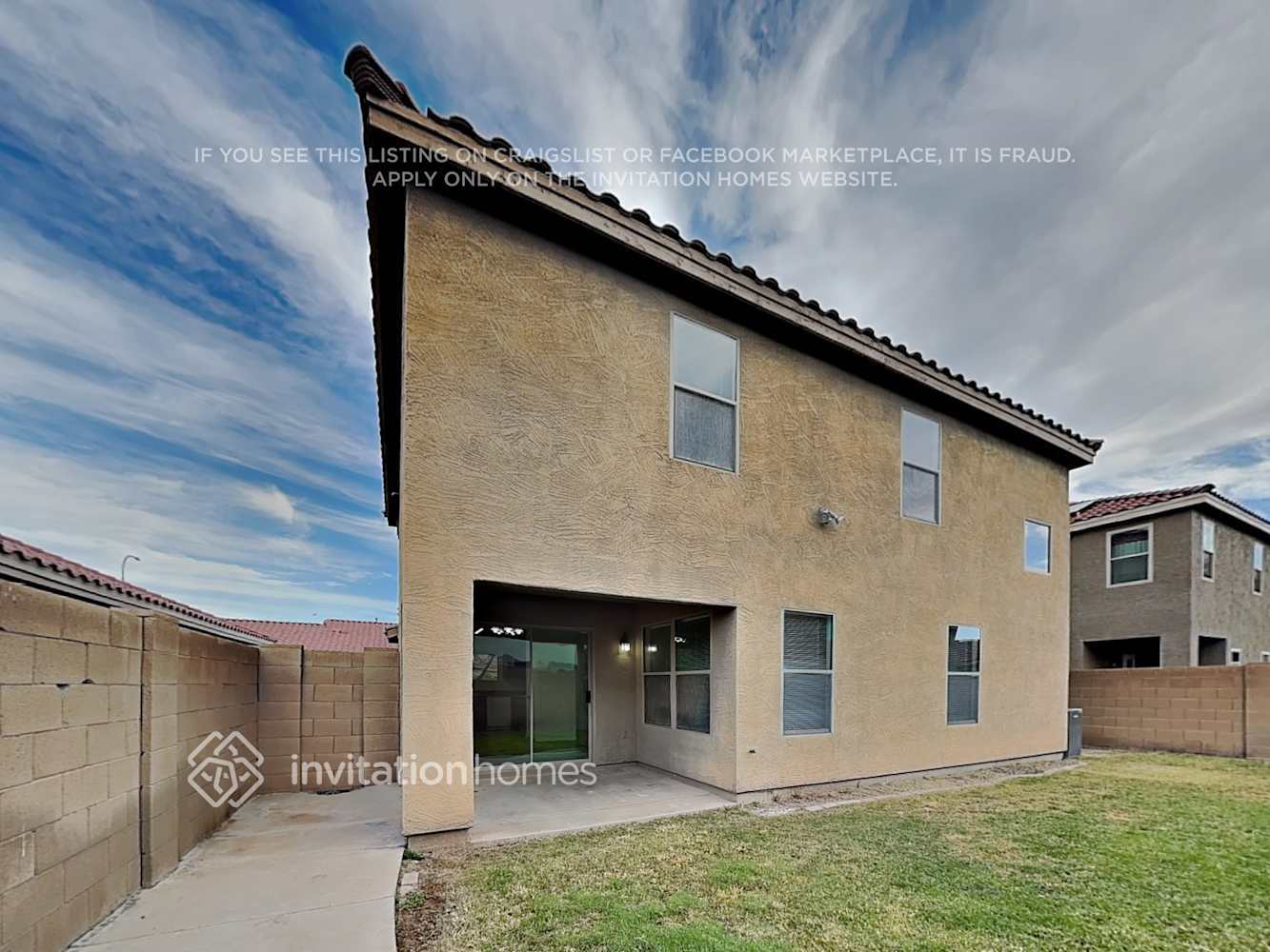 Building Photo - 2415 E Palm Beach Dr