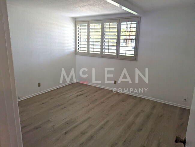 Building Photo - 2737 E Plaimor Ave