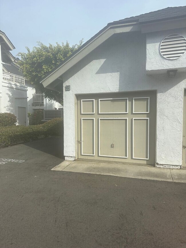 Building Photo - Beautiful 2 bed / 2.5 bath / 1,218 sqft Condo in Solana Beach - Available 01/26