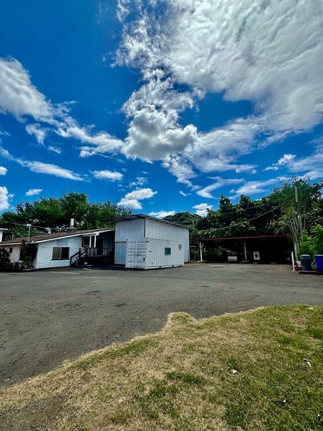 Building Photo - Fort Weaver Road #G