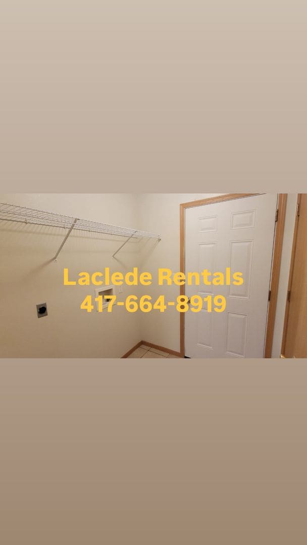 Building Photo - 3 BED 2  BATH DUPLEX