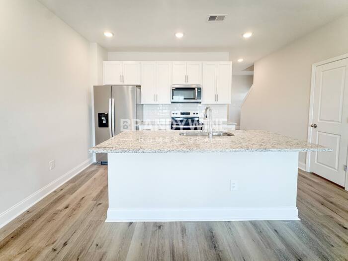 Building Photo - 1008 Wildflower Dr