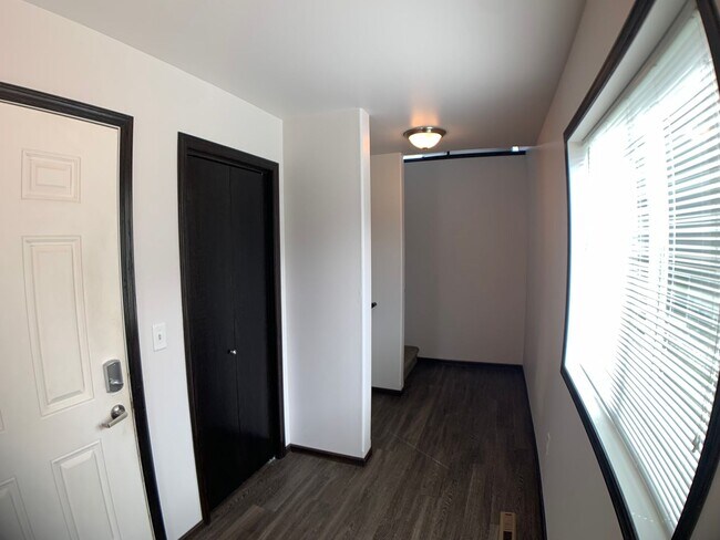 Building Photo - 3 Bed 3 Bath Single Family Home