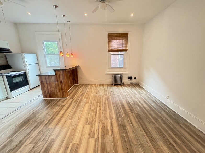 Building Photo - 5809 Hobart St