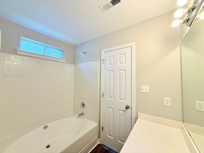 Building Photo - 1706 Oakdale Green Dr