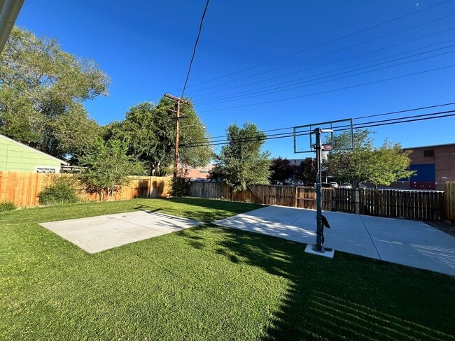 Building Photo - Remodeled Home in Old SW near Reno High
