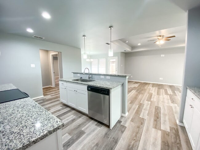 Building Photo - 3-Bedroom in Frenship ISD!