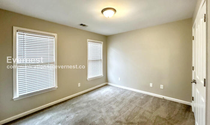 Building Photo - 3106 Sherwood Oaks Ln