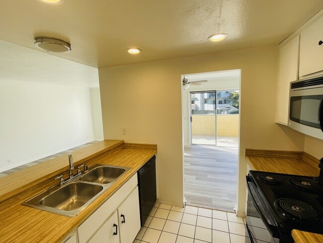 Building Photo - 7076 Park Mesa Way