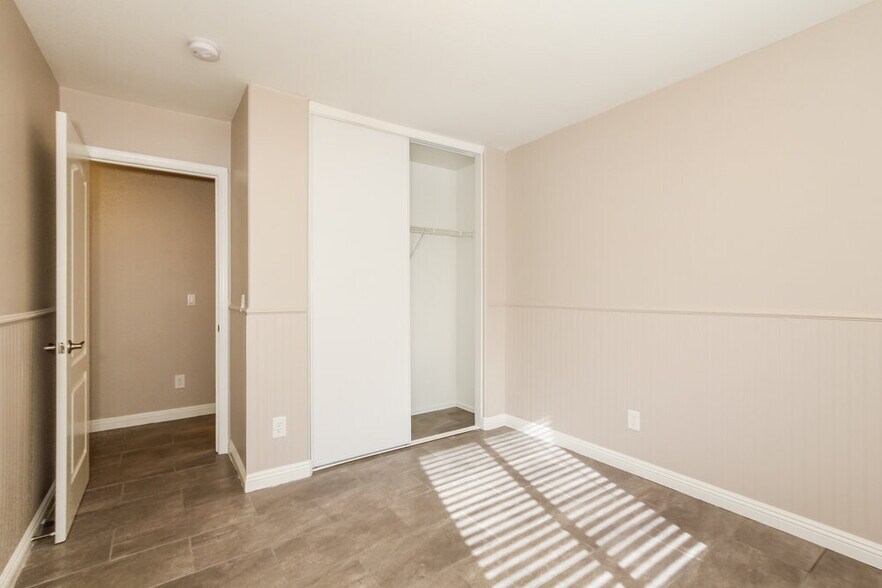 Building Photo - 12702 W Aster Dr