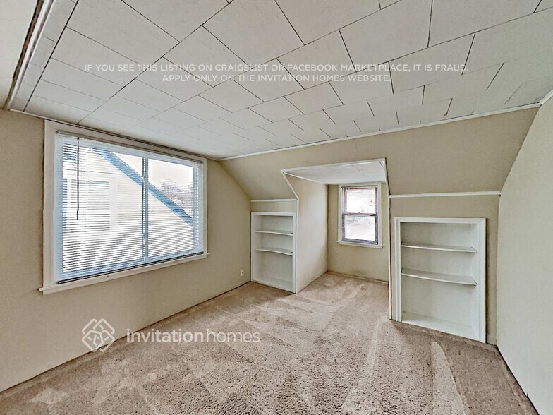 Building Photo - 5628 33rd Ave S