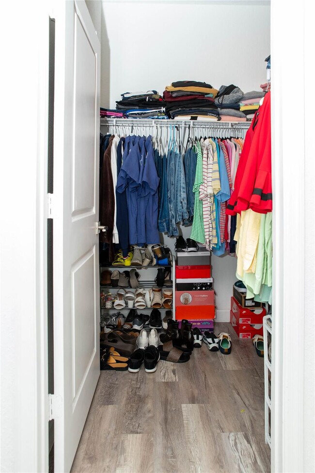 Building Photo - 1147 SW 7th Ave