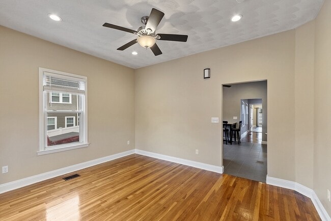 Building Photo - 17 Parker St