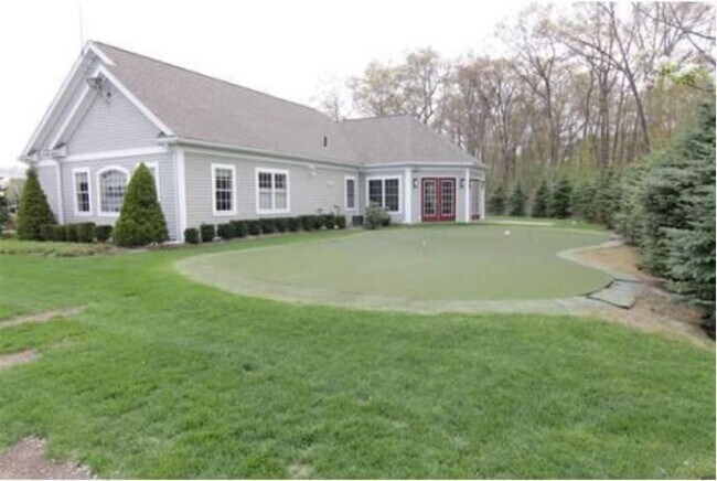 Putting Green - 117 Regency Ln