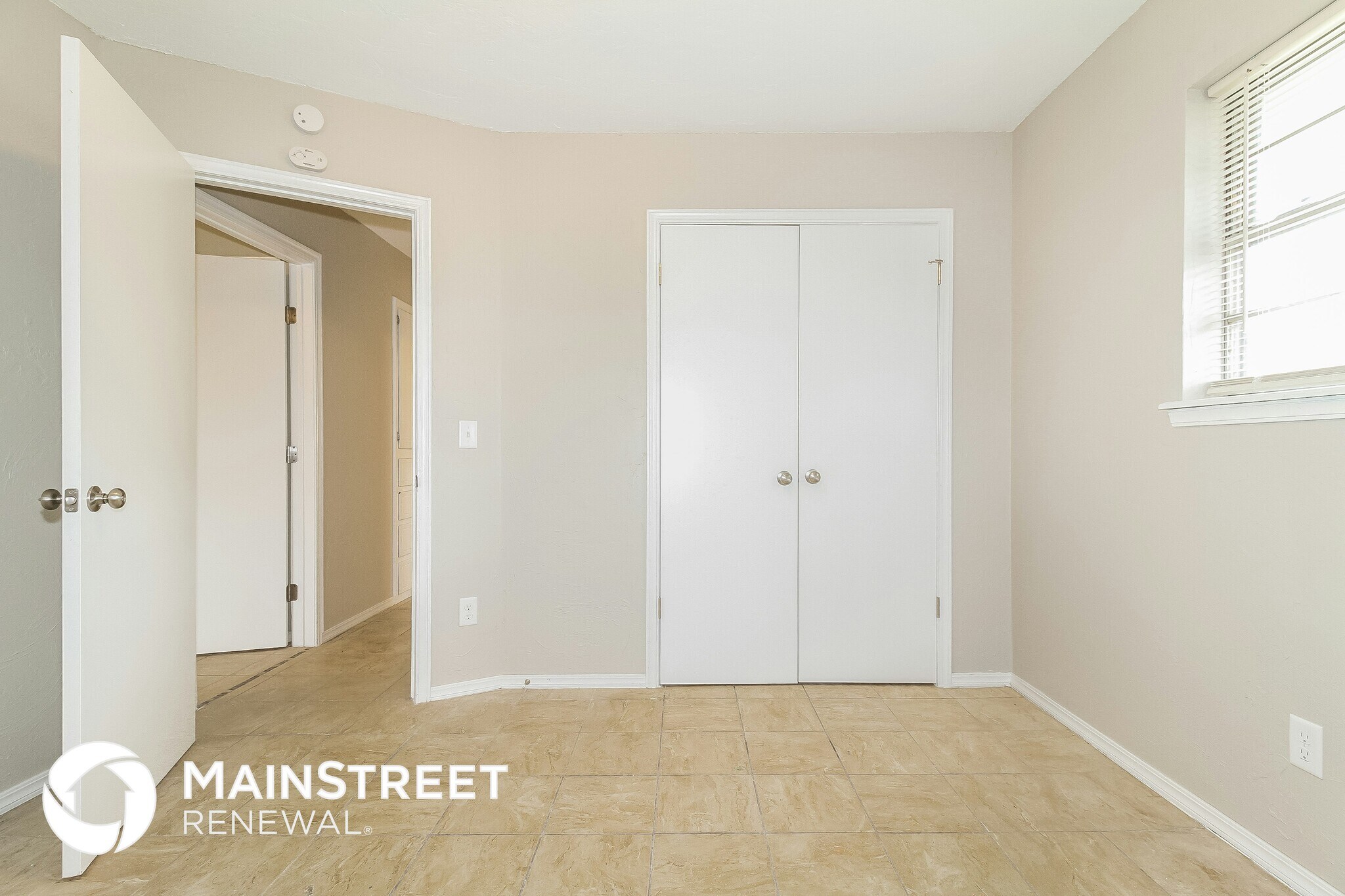 Building Photo - 813 Hampton Rd