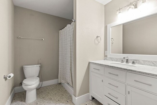 Building Photo - 5530 N Haight Ave