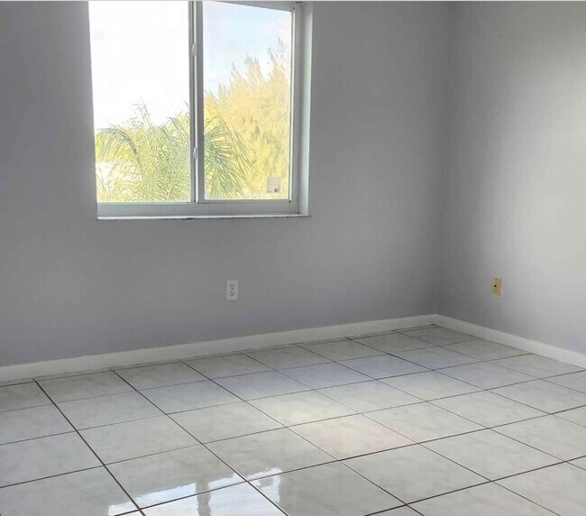 Building Photo - 14840 Naranja Lakes Blvd