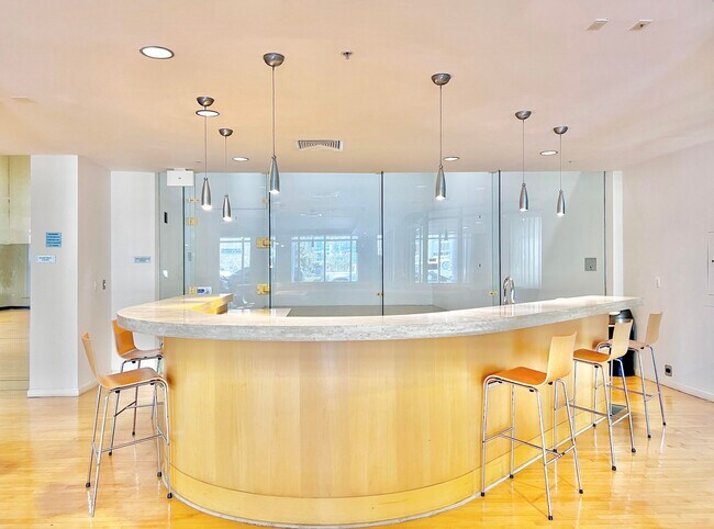 Building Photo - 511 SE 5 Ave