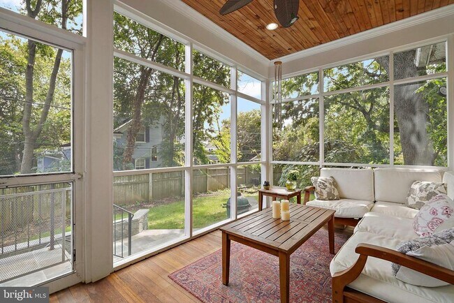 Building Photo - 1503 Russell Rd