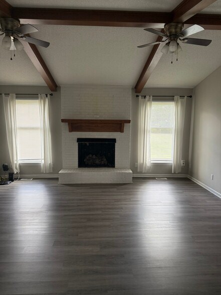 Building Photo - 105 Marcus Dr