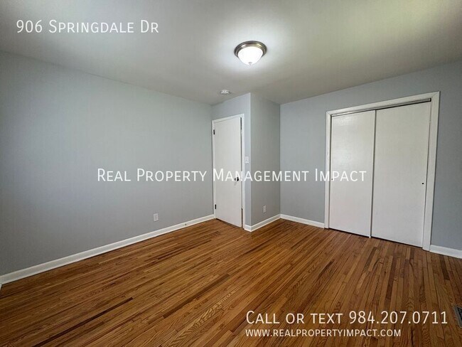Building Photo - 906 Springdale Dr