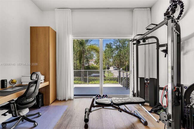 Building Photo - 230 W McIntyre St