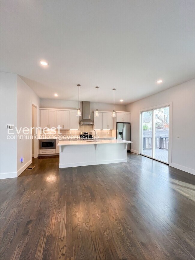 Building Photo - 915 Delmas Ave