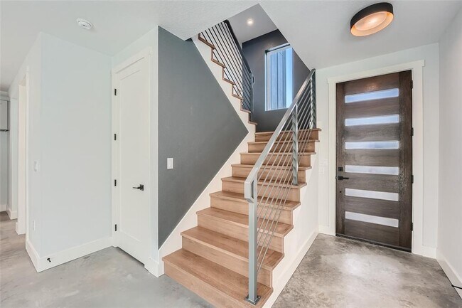 Building Photo - 1707 Perez St