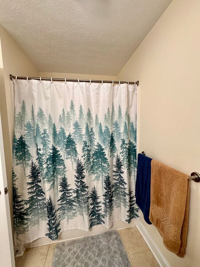 Building Photo - Townhouse for Rent in Spring Oaks!