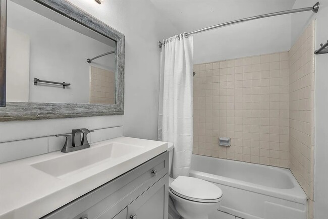 Building Photo - 246 Green Heath Pl