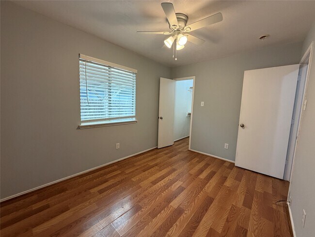 Building Photo - 7427 Briargate Dr