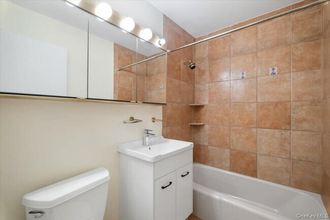 Building Photo - 356 Central Park Ave