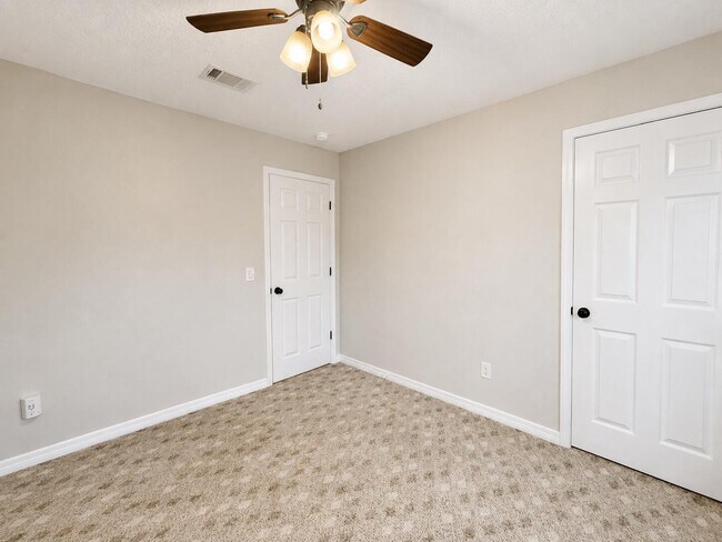 Building Photo - 2722 Shalimar Dr