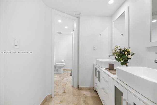 Building Photo - 2401 Collins Ave