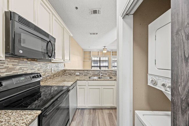 Building Photo - 4800 W Lovers Ln