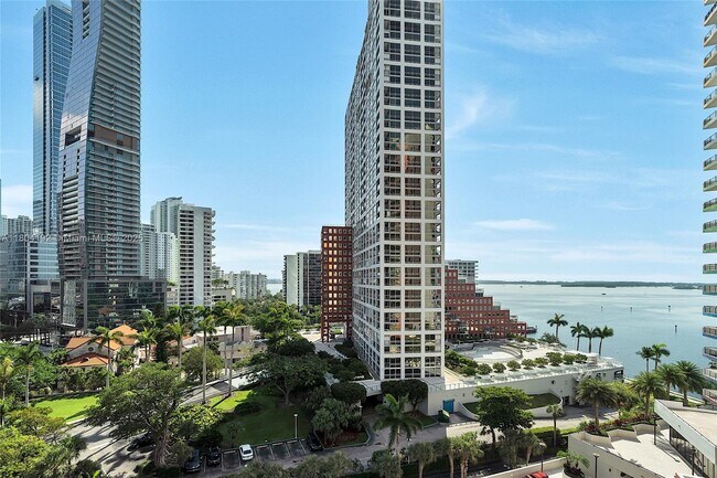 Building Photo - 1581 Brickell Ave